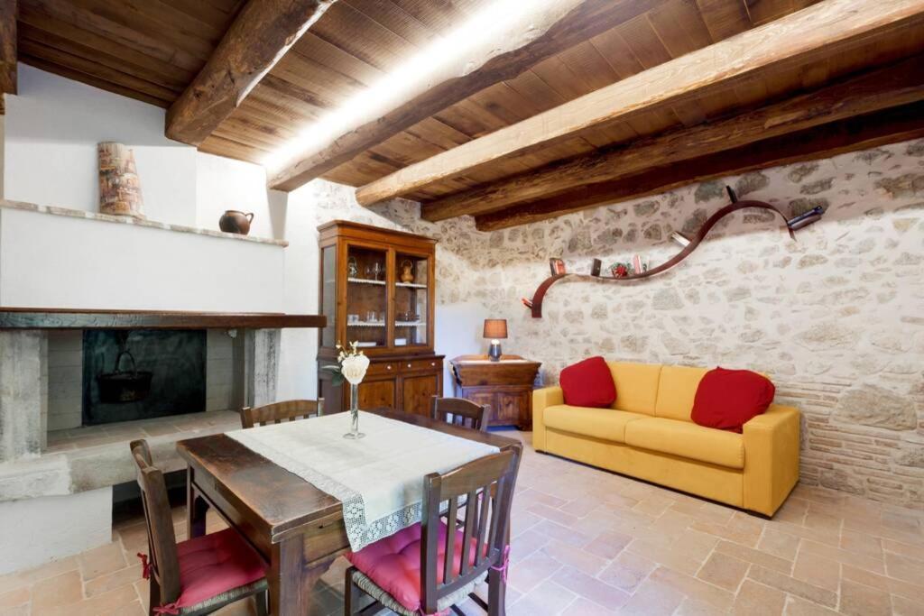 Authentic Villa Surrounded By Nature テルニ エクステリア 写真