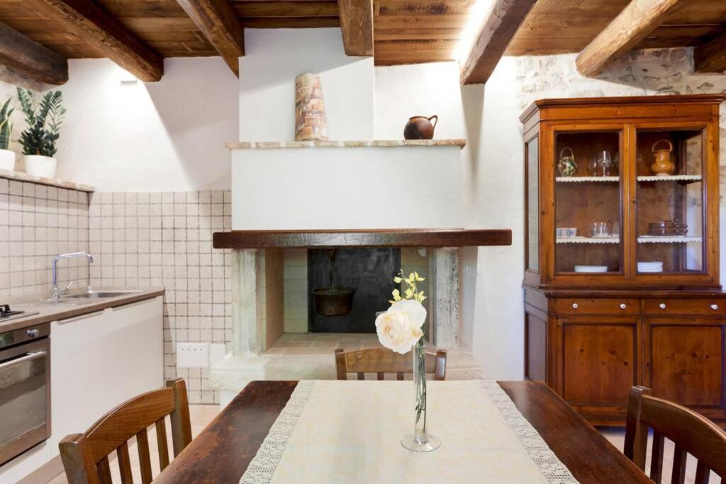 Authentic Villa Surrounded By Nature テルニ エクステリア 写真